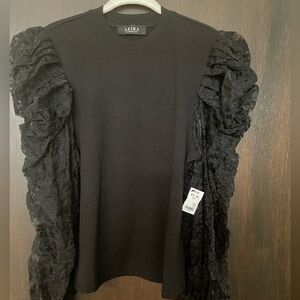 Laced sleeved puff shoulder shirt by Akira Size (L)